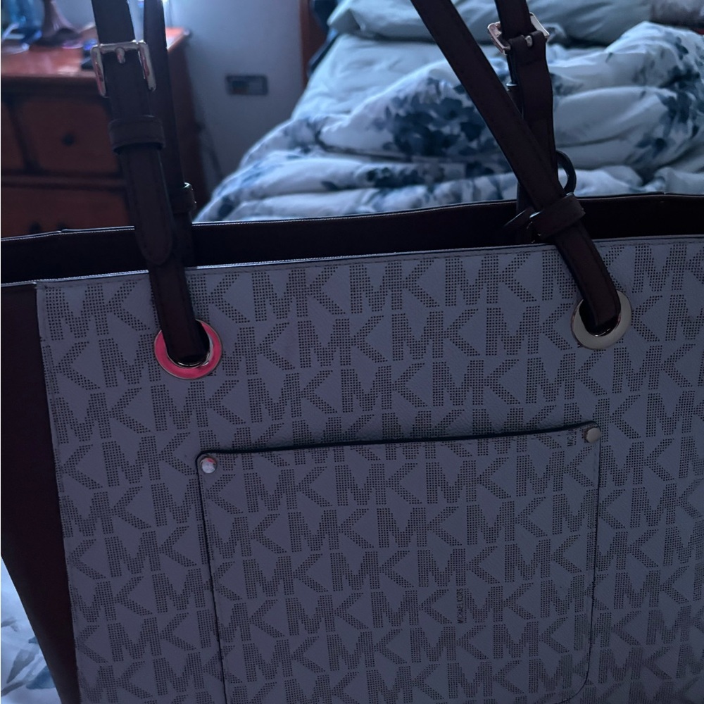 MK Purse!!! It’s beige, brown and white!!!